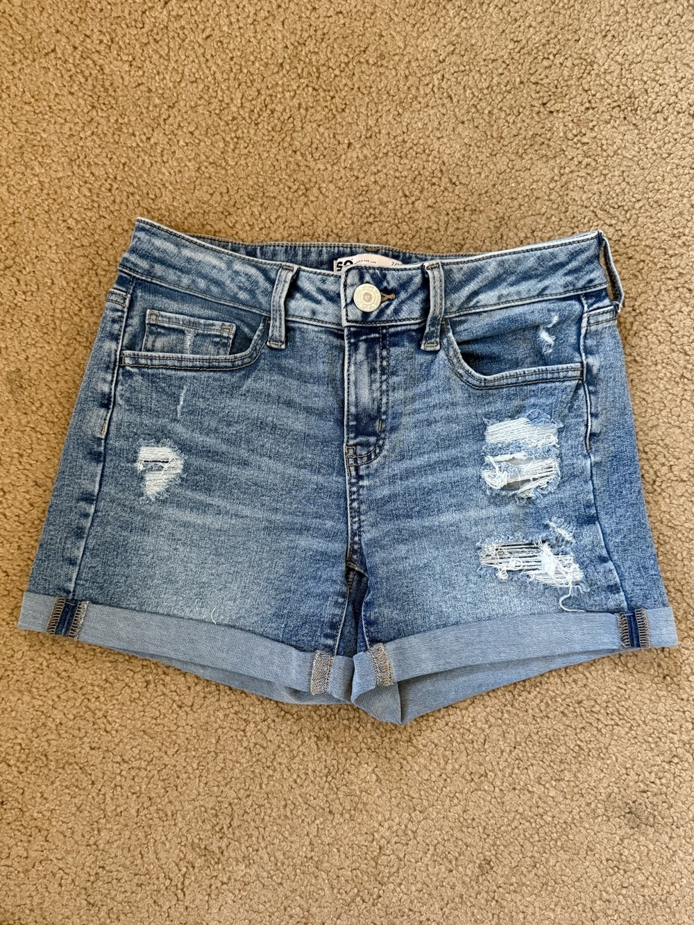 SO Jean Shorts in Size 7/28 Low Rise and Midi Length